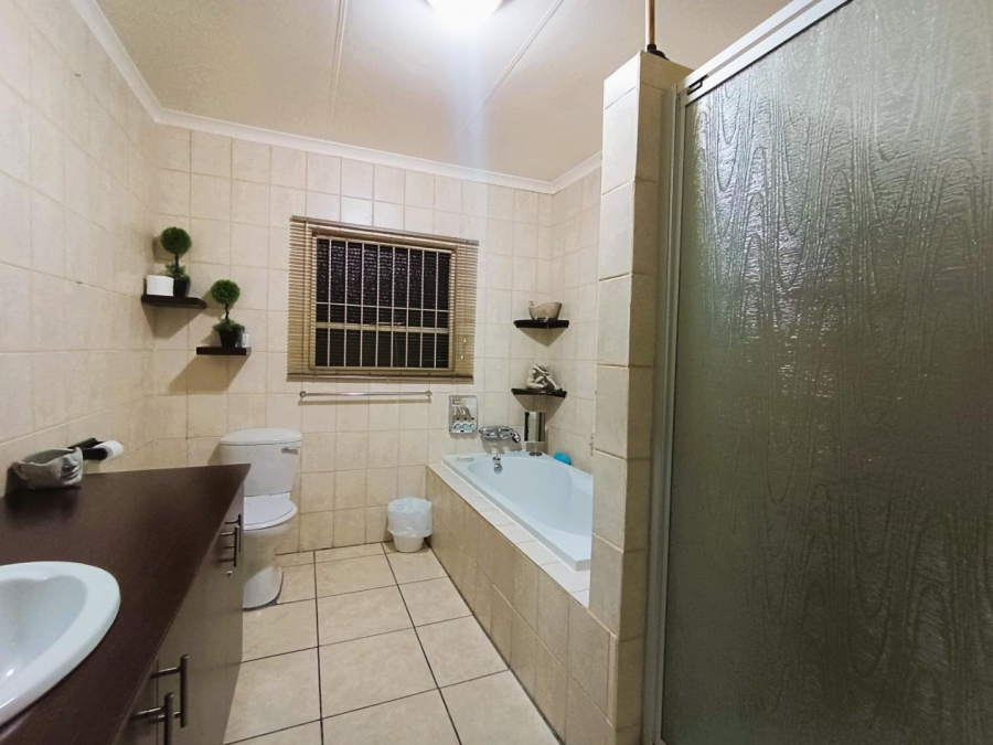 3 Bedroom Property for Sale in Uitsig Free State
